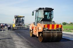 Phó Thủ tướng Trịnh Đình Dũng kiểm tra tuyến cao tốc bắc-nam phía đông