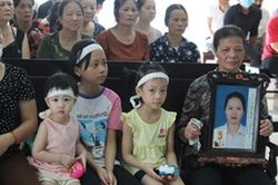 Tuyên án tử hình cô gái đầu độc chị họ vì yêu anh rể