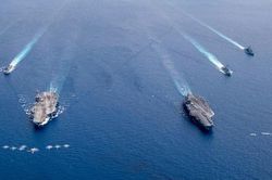 Tàu tấn công USS Ronald Reagan và USS Nimitz của Mỹ tập trận ở Biển Đông
