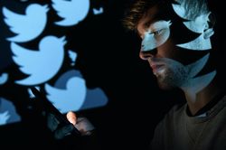 Hàng loạt người dùng bị khóa tài khoản vô thời hạn, Twitter lên tiếng xác nhận lý do