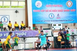 12 câu lạc bộ tranh tài