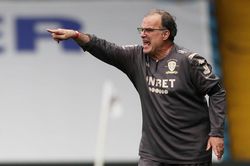 Leeds Utd trở lại Premier League sau 16 năm vắng bóng