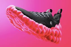 Mẫu sneakers có phần đế được ví như trứng ốc bươu vàng