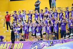 Các đội chủ nhà HAGL, Hà Nội và Hồng Lĩnh Hà Tĩnh đều vui