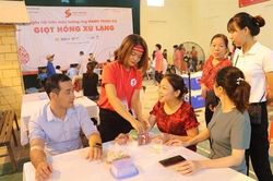 1.000 người tham gia Ngày hội hiến máu Giọt hồng xứ Lạng