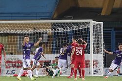 Hà Nội FC giải hạn thành công nhờ đổi màu phong thủy?