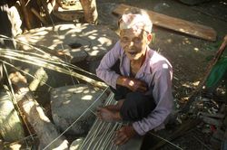 Chuyện người đàn ông hơn 45 năm sống biệt lập giữa núi rừng