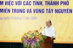 Thủ tướng Nguyễn Xuân Phúc: 'Địa phương nào cần tiền để phát triển, Chính phủ mang tiền đến'