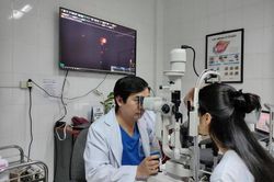 Chuyên gia lý giải vì sao tật khúc xạ ngày càng gia tăng?