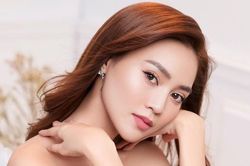 Bị chỉ trích vì bộ móng tay quá điệu đà, Lan Ngọc xử lý không chê vào đâu được