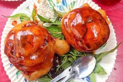 Hột vịt lộn chiên me và loạt món ăn vặt hút giới trẻ ở TP.HCM