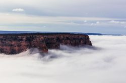 Hiện tượng 'mây xâm chiếm' lấp đầy đại vực Grand Canyon