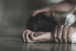 Mục sư phạm tội hiếp dâm đòi tại ngoại để cưới nạn nhân