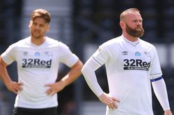 Rooney và đồng đội thất bại 1-3 trước tân vương Leeds Utd