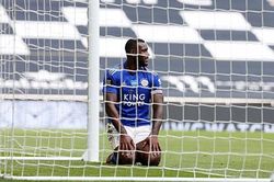 Kết quả bóng đá Anh vòng 37: Thua Tottenham, Leicester nguy cơ mất Top 4 vào tay MU