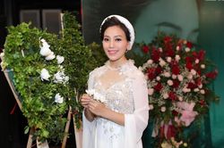 Ra chùm MV hậu COVID-19, Huyền Trang: 'Chỉ xin tiền chồng chút chút'