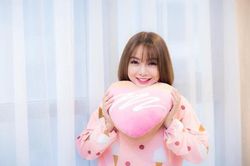 Ảnh đời thường trong trẻo của MC 'Cafe sáng' đang có nguy cơ mù hai mắt