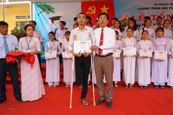 Cậu học trò khuyết một chân với ước mơ giảng đường Đại học