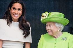 Đẳng cấp như Nữ hoàng Anh: 'Trị' cháu dâu Meghan Markle chỉ bằng một thái độ duy nhất, đủ khiến cô tức tối nhưng không làm gì được