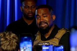 Kanye West khóc nức nở trong chiến dịch tranh cử tổng thống đầu tiên