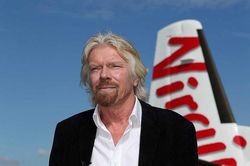 Những khoảnh khắc kỳ lạ trong cuộc đời tỷ phú lập dị Richard Branson