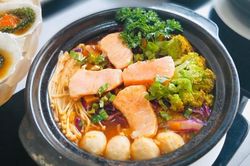 Mì cay và loạt món ngon từ Á sang Âu hút khách ở TP.HCM