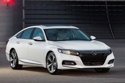 Giá xe ô tô hôm nay 20/7: Honda Accord có giá 1.319 - 1.329 triệu đồng