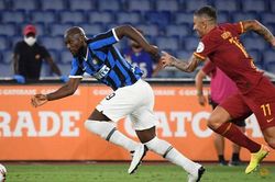 Hòa AS Roma 2-2, Inter Milan hụt hơi trong cuộc đua vô địch