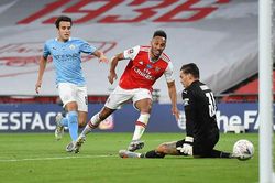 Arsenal lập kỷ lục ở FA Cup