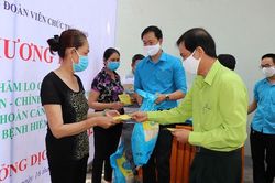 TPHCM cơ bản hoàn thành hỗ trợ cho người dân bị ảnh hưởng bởi dịch Covid-19