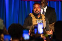Kanye West khóc trong chiến dịch tranh cử tổng thống đầu tiên