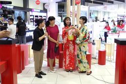 Nhộn nhịp mua sắm tại tuần lễ Japana