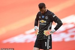 M.U thua thảm, HLV Solskjaer 'dọa trảm' De Gea
