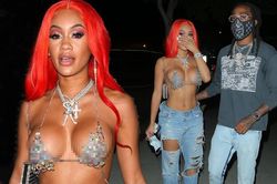 Nữ rapper Saweetie mặc áo lót pha lê ra đường hở gần trọn ngực gây sốc