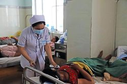 86 người nhập viện nghi ngộ độc thực phẩm từ 2 đám tiệc