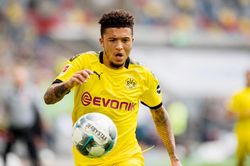 Muốn đến MU, Jadon Sancho phải 'nổi loạn'
