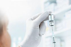 Israel đặt hàng vắc-xin COVID-19 nhưng quên mua kim tiêm