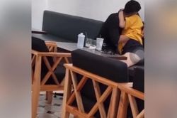 Đôi bạn trẻ thân mật thái quá trong quán cà phê khiến CĐM nổi giận 'ném đá'