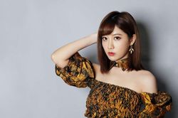 Khả năng hát live tệ nhưng Lý Nghệ Đồng vẫn được người hâm mộ ủng hộ và khen ngợi