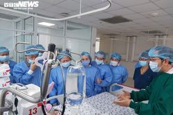 Phó Chủ tịch nước đến thăm cặp song sinh dính liền Trúc Nhi - Diệu Nhi