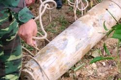 Hà Tĩnh: Phát hiện bom 'khủng' trong lúc đào ao