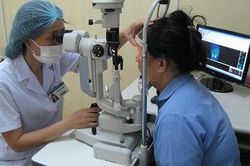 Người bệnh tăng nhãn áp không được bỏ qua việc kiểm tra mắt định kỳ