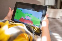 Cậu bé 3 tuổi bị khủng hoảng tâm lý khi xem video heo Peppa Pig đâm một nhân vật khác