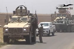 Lính Nga chặn đầu khóa đuôi thiết giáp Mỹ tại Syria