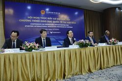 Bộ trưởng Phùng Xuân Nhạ: Liên kết quốc tế không phải để giữ chân học sinh