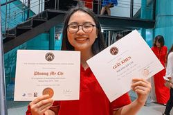 Nổi tiếng, đắt sô, Phương Mỹ Chi vẫn học giỏi