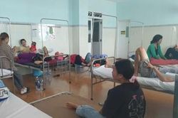 Ăn tiệc cưới và tân gia từ dịch vụ nấu ăn, 86 người nhập viện do ngộ độc