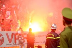 Hà Nội FC và Hải Phòng chịu cùng án phạt vì sự cố pháo sáng