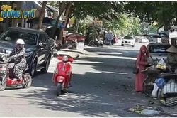 Thản nhiên dựng xe giữa đường rồi vào mua trái cây, nữ 'ninja' khiến nhiều người ngao ngán: 'Không hiểu kiểu gì?'