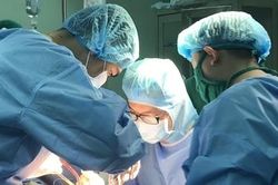 Cứu sống cụ bà U100 bị gãy xương đùi